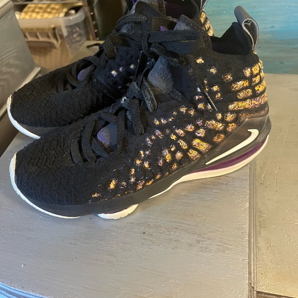 Nike Lebron 17 Lakers
